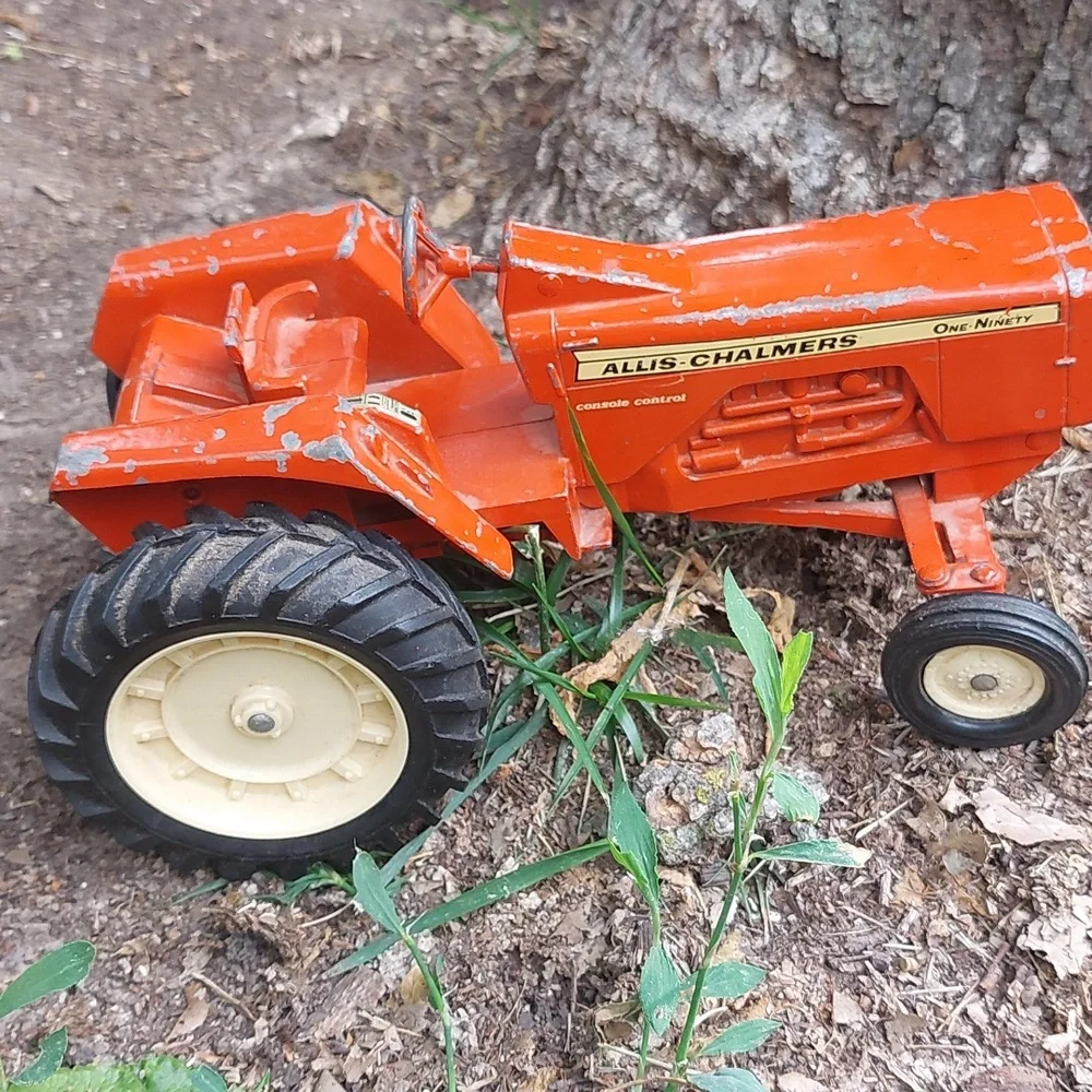 Allis-Chalmers Vintage Toy Tractor - Picture 3 of 6